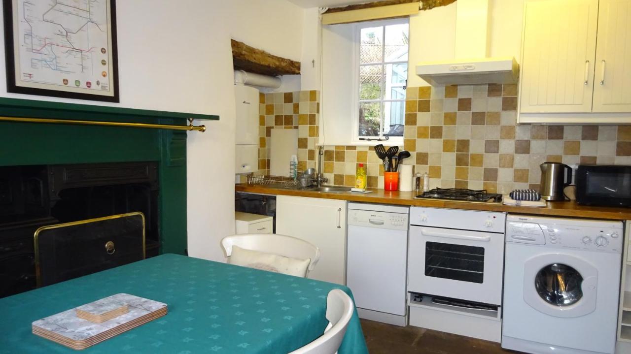 Cherry Cottage, Youlgrave Nr Bakewell * Youlgreave